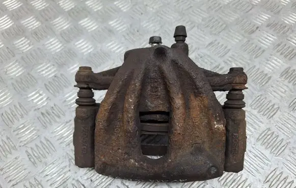 Toyota Avensis T250 Front brake caliper 4775005060