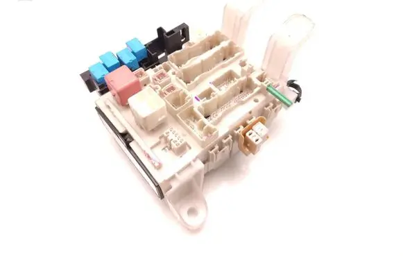 Toyota RAV 4 (XA30) Fuse module 82730-42011 8B29-0927