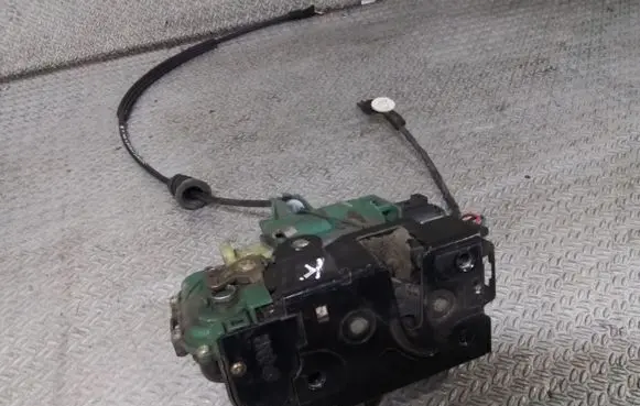 Seat Ibiza III (6L) Front door lock 