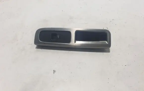 Volvo C30 Electric window control switch 8663815