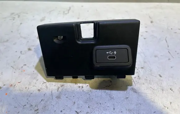 BMW 4 G22 G23 G24 G26 USB socket connector 8711939 529701 19163010