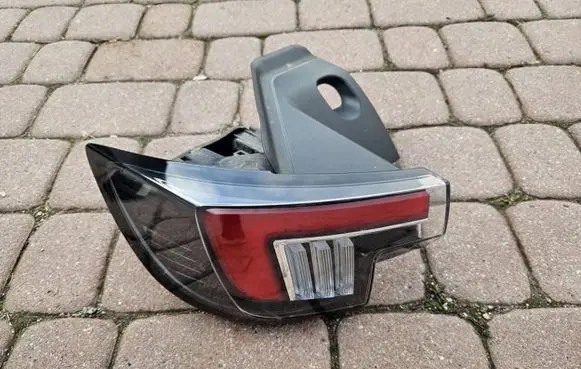 Opel Mokka B Rear/tail lights 9833721880