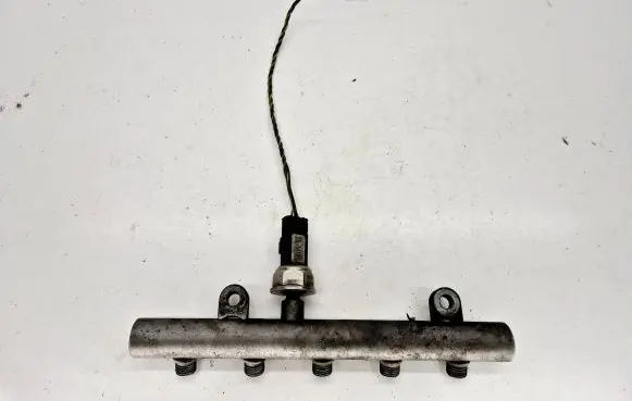 Volvo V50 Fuel main line pipe 5WS40041 03167370037 5WS40039