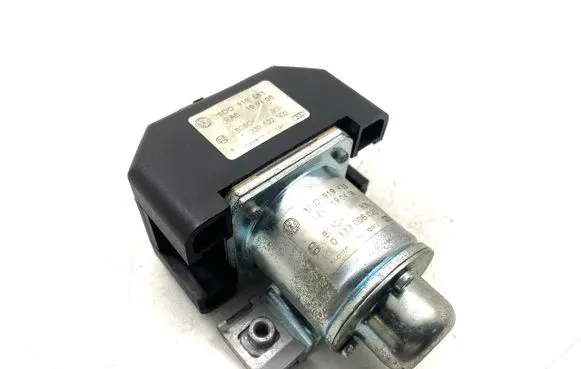 Volkswagen Phaeton Charging relay 3D0919083 1330522900