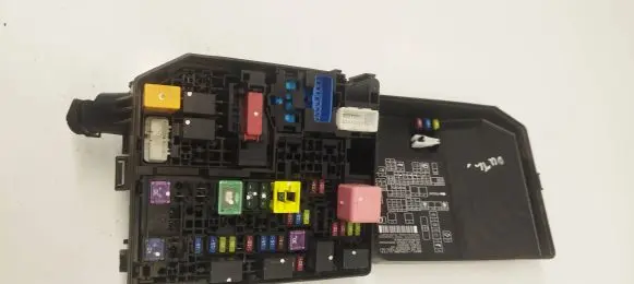 Mitsubishi Outlander Fuse module 7594
