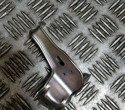 Toyota C-HR I Engine mounting bracket