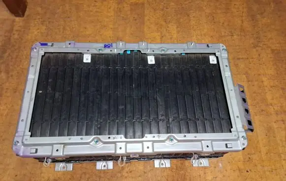 Chrysler Pacifica Hybrid / electric car battery 68394027AB 20170828 TEGTG2357A0010