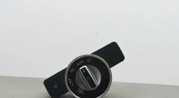 Mercedes-Benz CLA C117 X117 W117 Light switch A2129050551