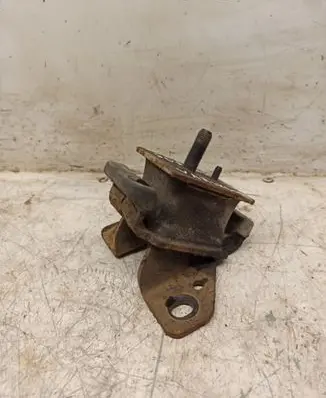 KIA Sorento Engine mount bracket