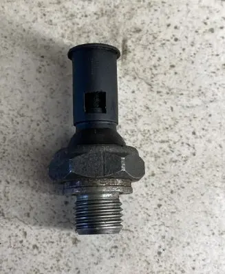 Volvo S40 Oil pressure sensor 3545696