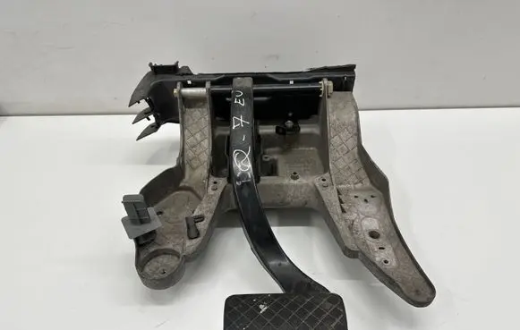 Audi Q7 4L Brake pedal 7L8723031
