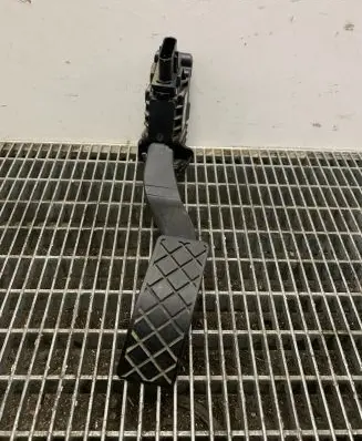Volkswagen Jetta VII Accelerator throttle pedal 5QM723503