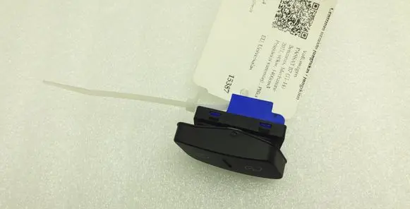 Volkswagen PASSAT B7 Central locking switch button 3AA962125