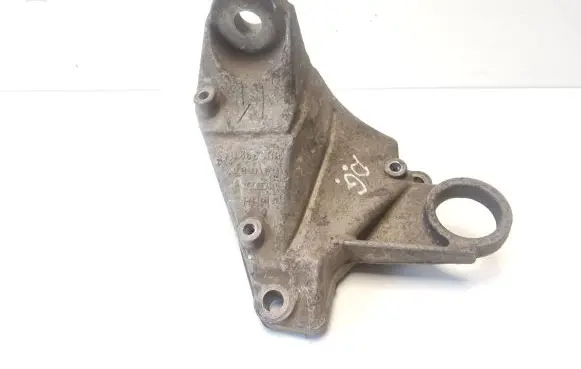 Volkswagen PASSAT B5 Engine mounting bracket 8D0399114S