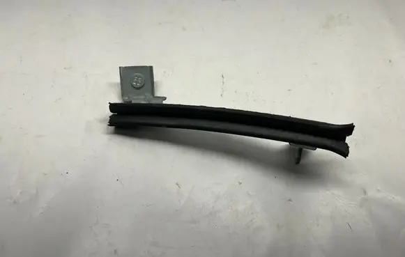 Ford Mustang VI Door glass rail FR3B63214A32AB