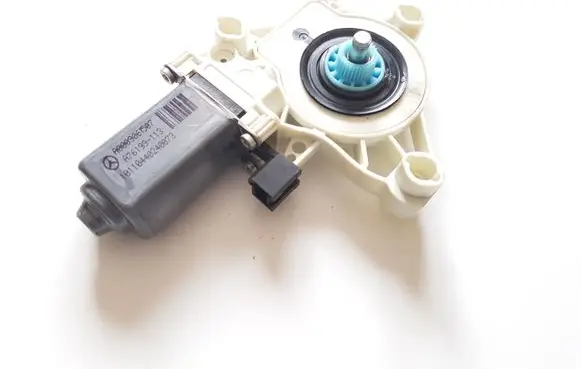Mercedes-Benz CLA C118 X118 Front door window regulator motor A0009061507 A76199113