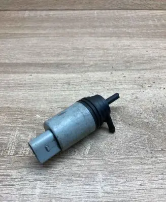BMW 7 E65 E66 Windscreen/windshield washer pump 2220037 701621805