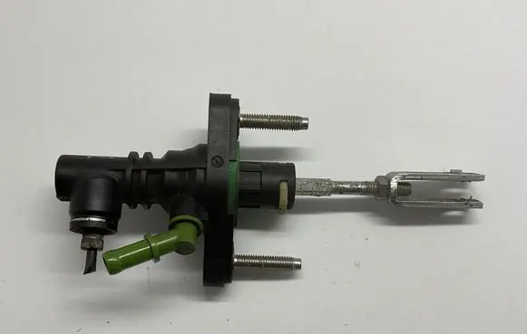 Toyota Avensis T270 Clutch master cylinder 3142002051B