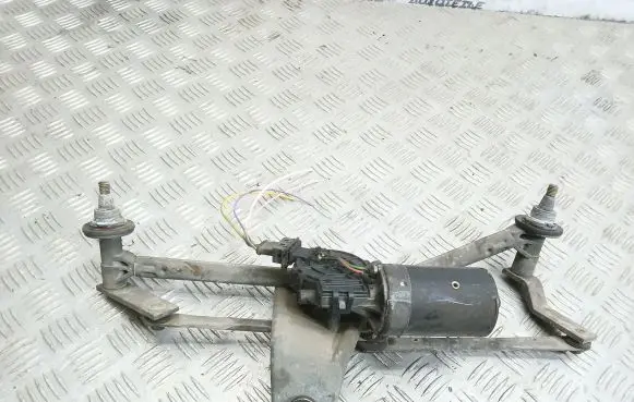 Front wiper linkage and motor