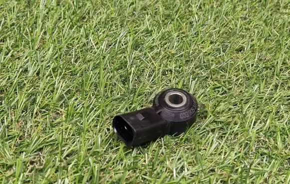 Volkswagen Jetta VI Detonation knock sensor 030905377C