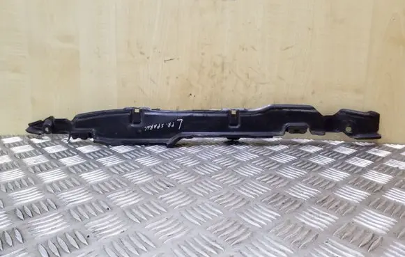 Mitsubishi Pajero Fender end trim MR584915
