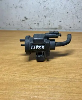 Mercedes-Benz C W203 Turbo solenoid valve A0005450527 C2988