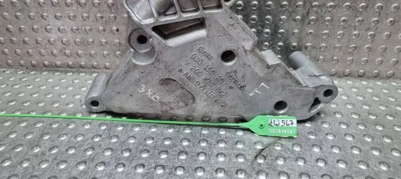 Skoda Octavia Mk2 (1Z) Engine mounting bracket S27698567 03G199207F