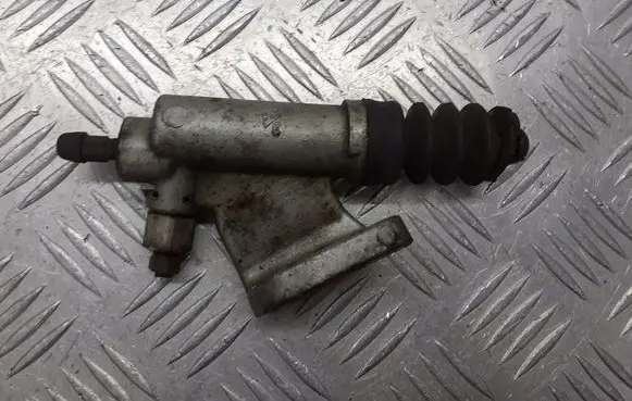 Honda CR-V Clutch slave cylinder 