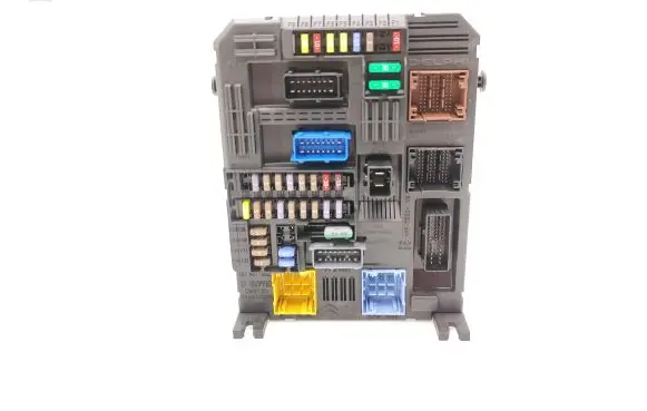 Peugeot 308 Fuse module 9819851480 28550137 1431741000