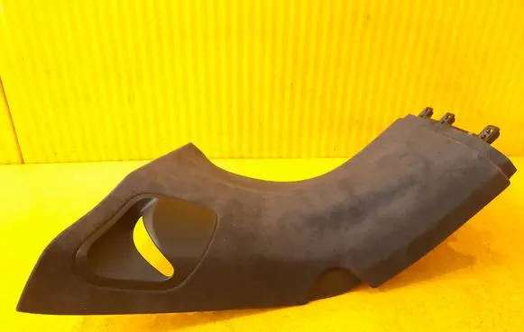 (D)pillar trim (top)