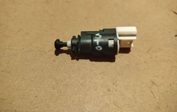 Renault Twingo II Brake pedal sensor switch 8200276361 8200276361C