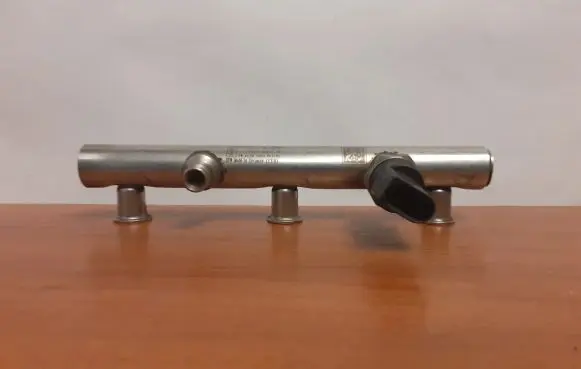 Audi A6 S6 C5 4B Fuel main line pipe 8579229 06E130089
