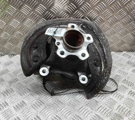 BMW 3 G20 G21 Front wheel hub 6878610