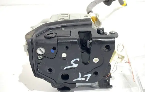 Audi A4 S4 B9 Rear door lock 8X0839015E