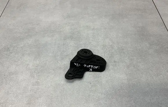 Opel Insignia B Radiator mount bracket 84012895