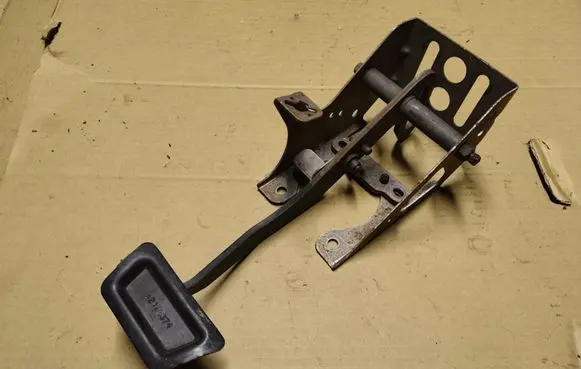 Chrysler PT Cruiser Brake pedal 