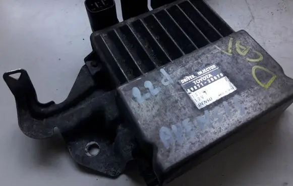 Toyota Avensis T250 Fuel injection control unit/module 8987120070