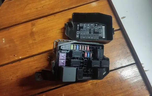 Fuse box set
