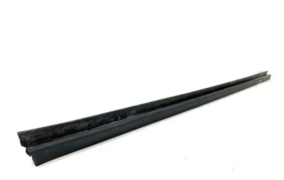 KIA Sorento Front door glass trim molding 03147 CW1100