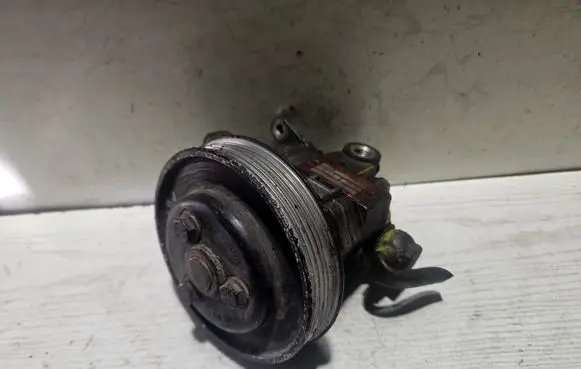 BMW 3 E36 Power steering pump 2106126 1141516