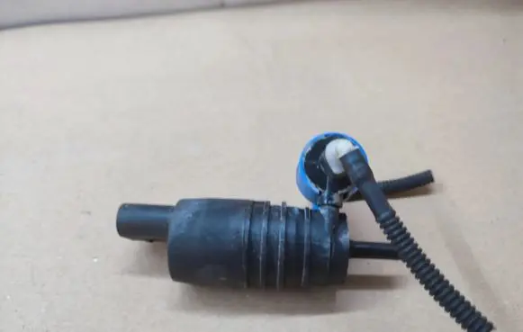 Volkswagen Touareg I Windscreen/windshield washer pump 1009550010