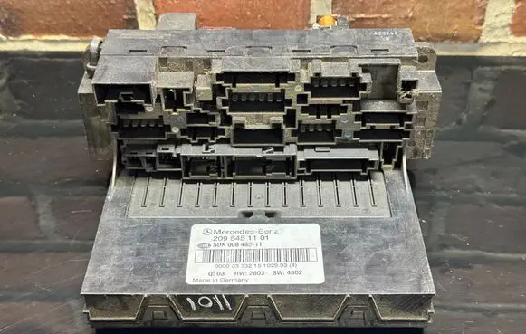 Mercedes-Benz CLK A209 C209 Fuse module 2095451101 5DK00848511
