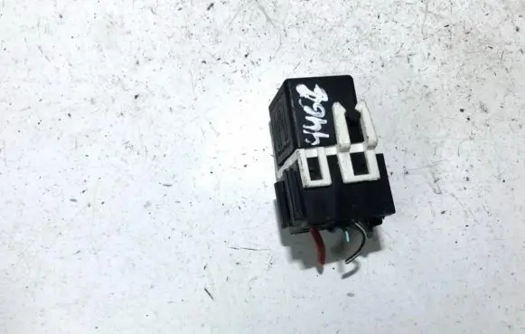 Mercedes-Benz A W168 Other relay a0025421319 v23134b52x336