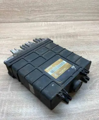 Volkswagen Golf III Engine control unit/module ECU 1H0907311 0261200701