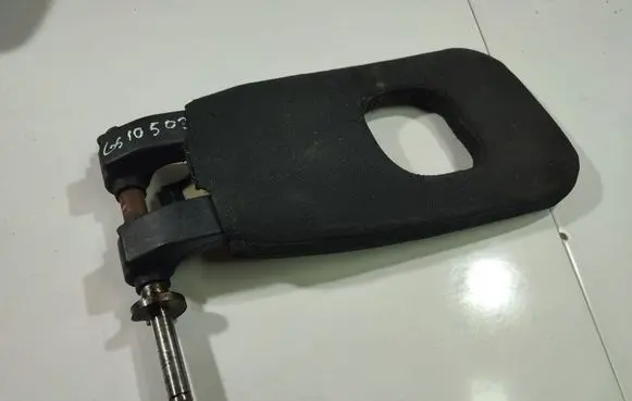 Peugeot 4007 Front seat headrest 
