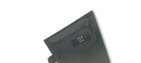 BMW X2 F39 USB socket connector 01089161