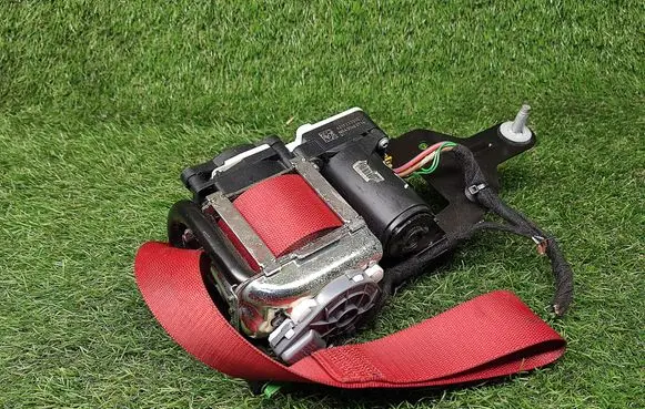 Mercedes-Benz C W204 Front seatbelt A2048605186 623518600