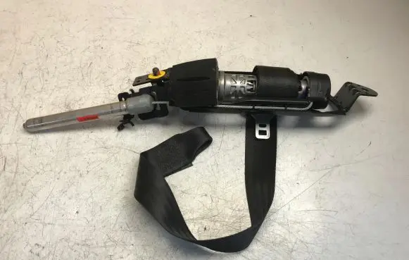 Volvo C30 Front seatbelt 1287476