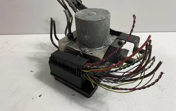 BMW 6 E63 E64 ABS Pump 6767696 6767698