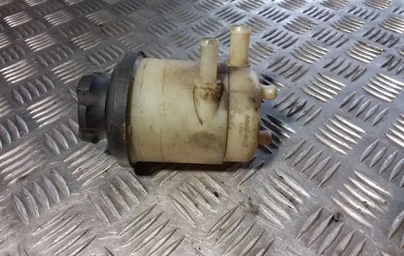 Power steering fluid tank/reservoir